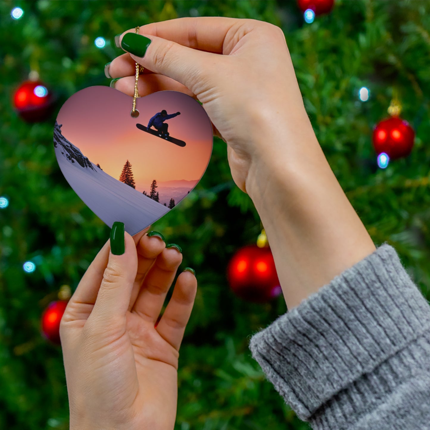 Unique Christmas Tree Ornament for Snowboarders - Add a Touch of Adventure to Your Holiday Decor